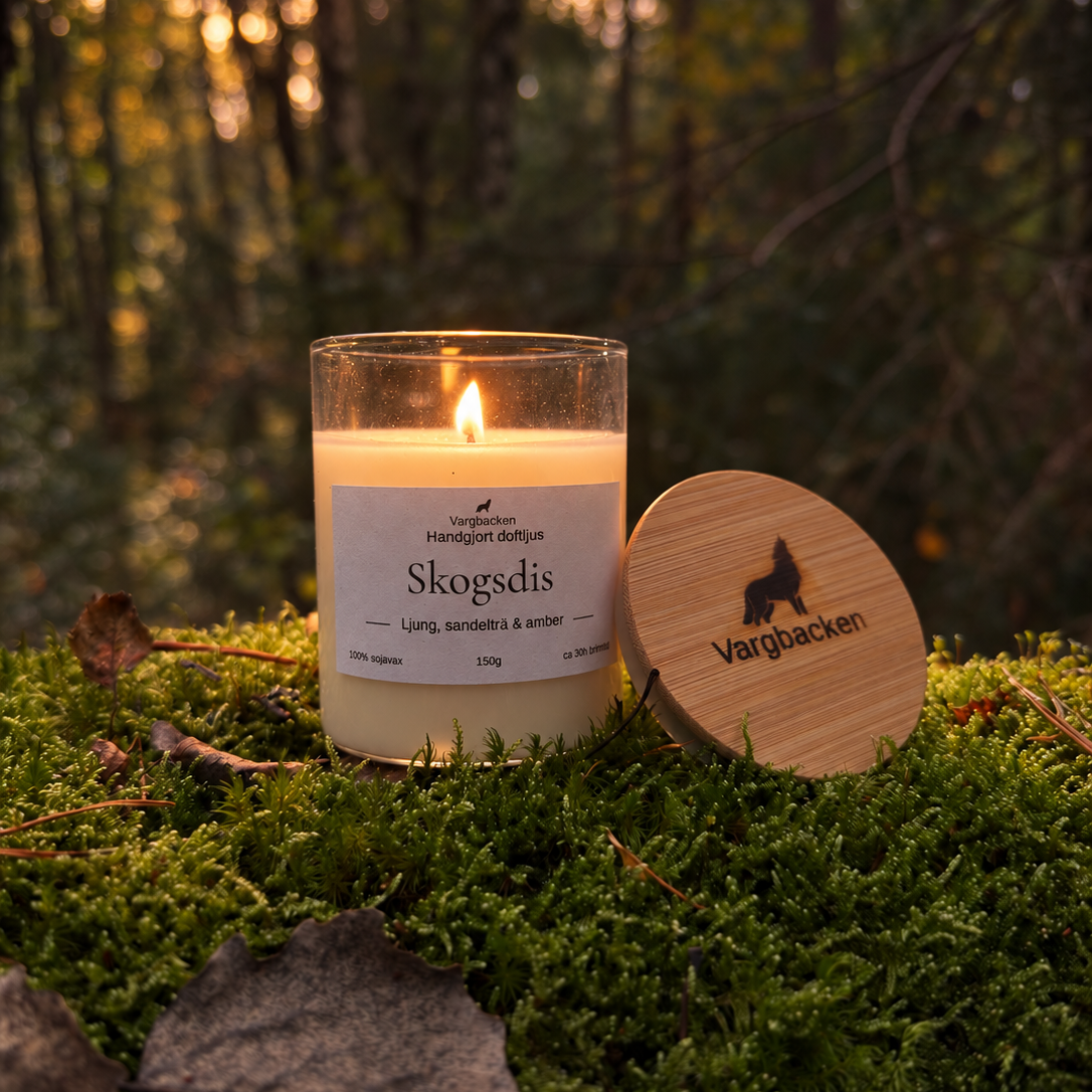 Doftljus Skogsdis i glas Vargbacken - 150g Ljung, sandelträ & amber